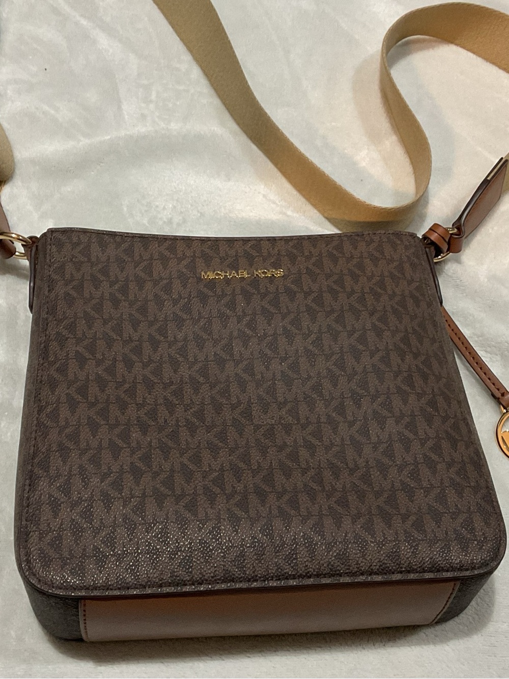 Michael Kors Small Messenger Bag